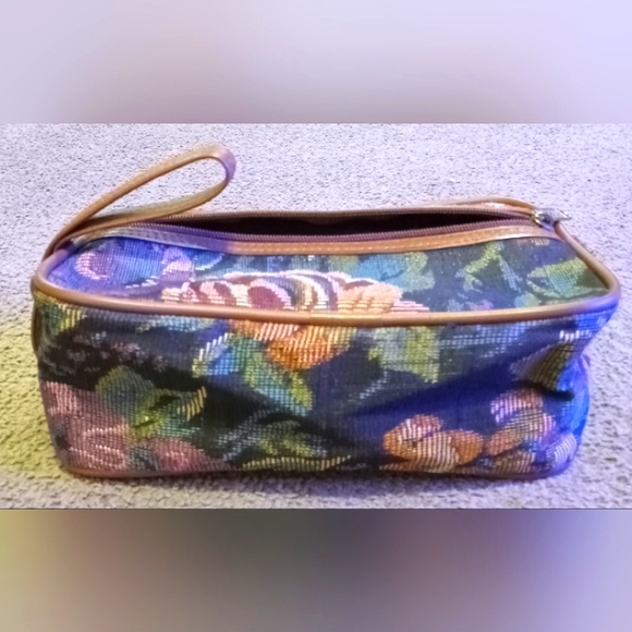 Small Vintage Dosike Floral makeup/travel bag - Picture 2 of 6